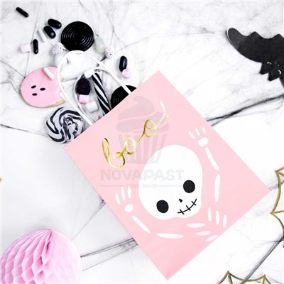 Pink "Boo" gift bags for charming parties