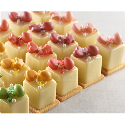 MODECOR Set 96 Mini White Chocolate Hearts: Sweetness