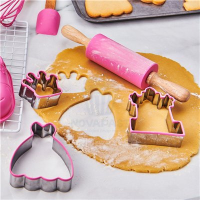 WILTON PRINCESS CUTTER SET + COOKIE ROLLER