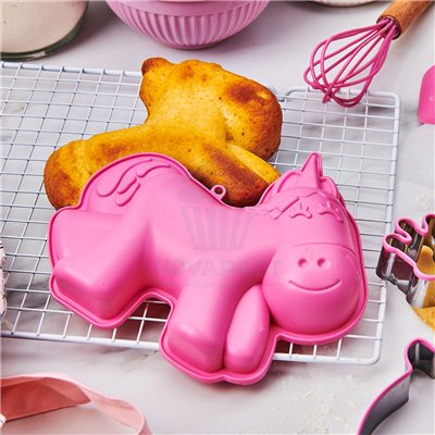 WILTON UNICORN COOKIE CUTTER & ROLLING PIN SET
