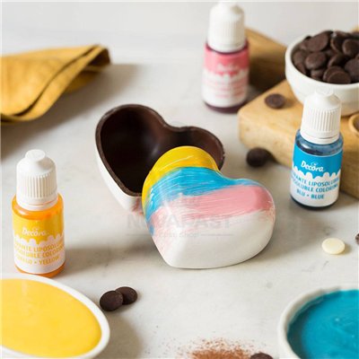 Heart-shaped chocolate mold: create perfect sweets.